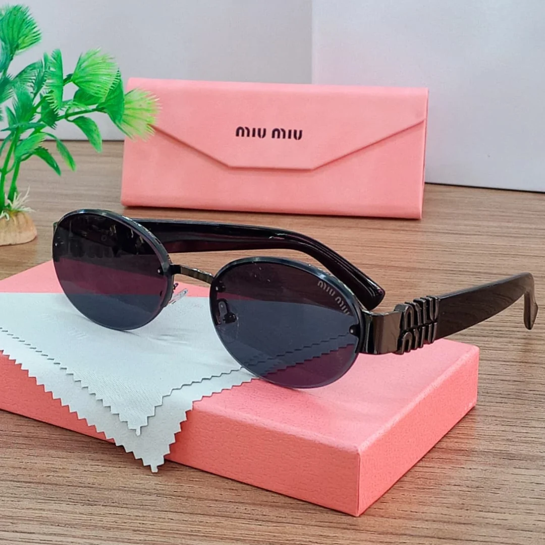 Las Gafas Miu Miu Oval Logo